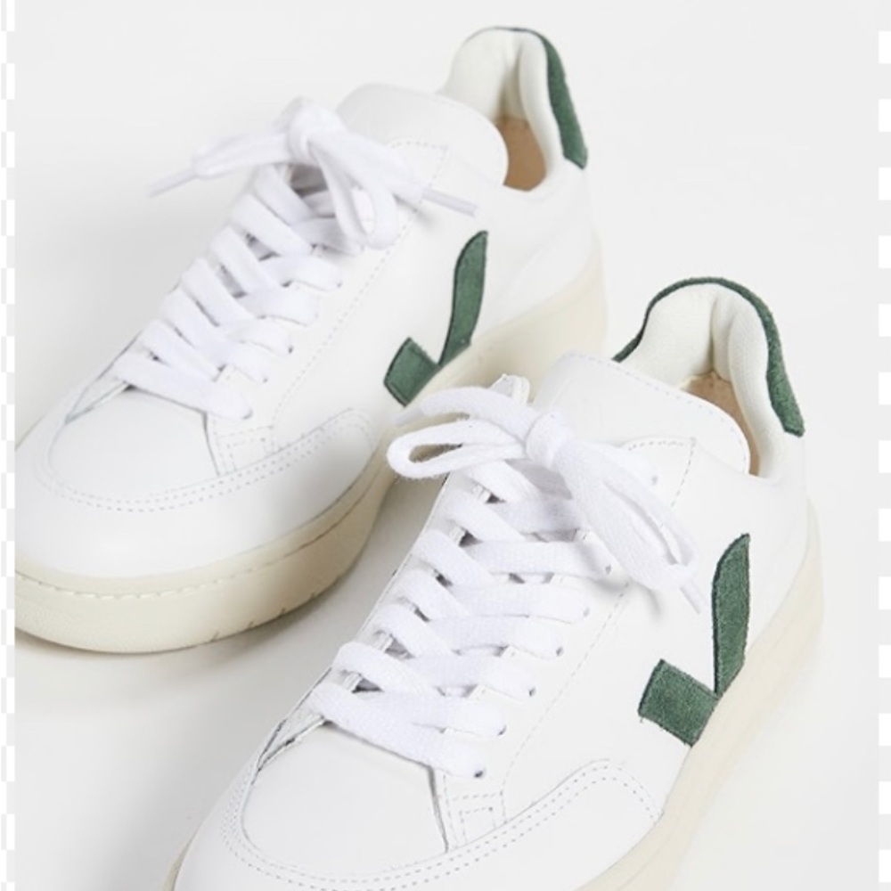 Women’s Vejas Size 9